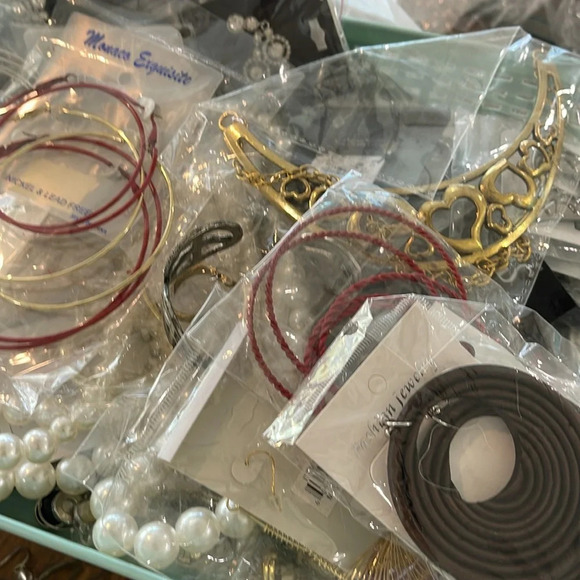 2.11 lbs  fashion jewelry scrap crafts project earrings necklace ring bracelet - Picture 4 of 16